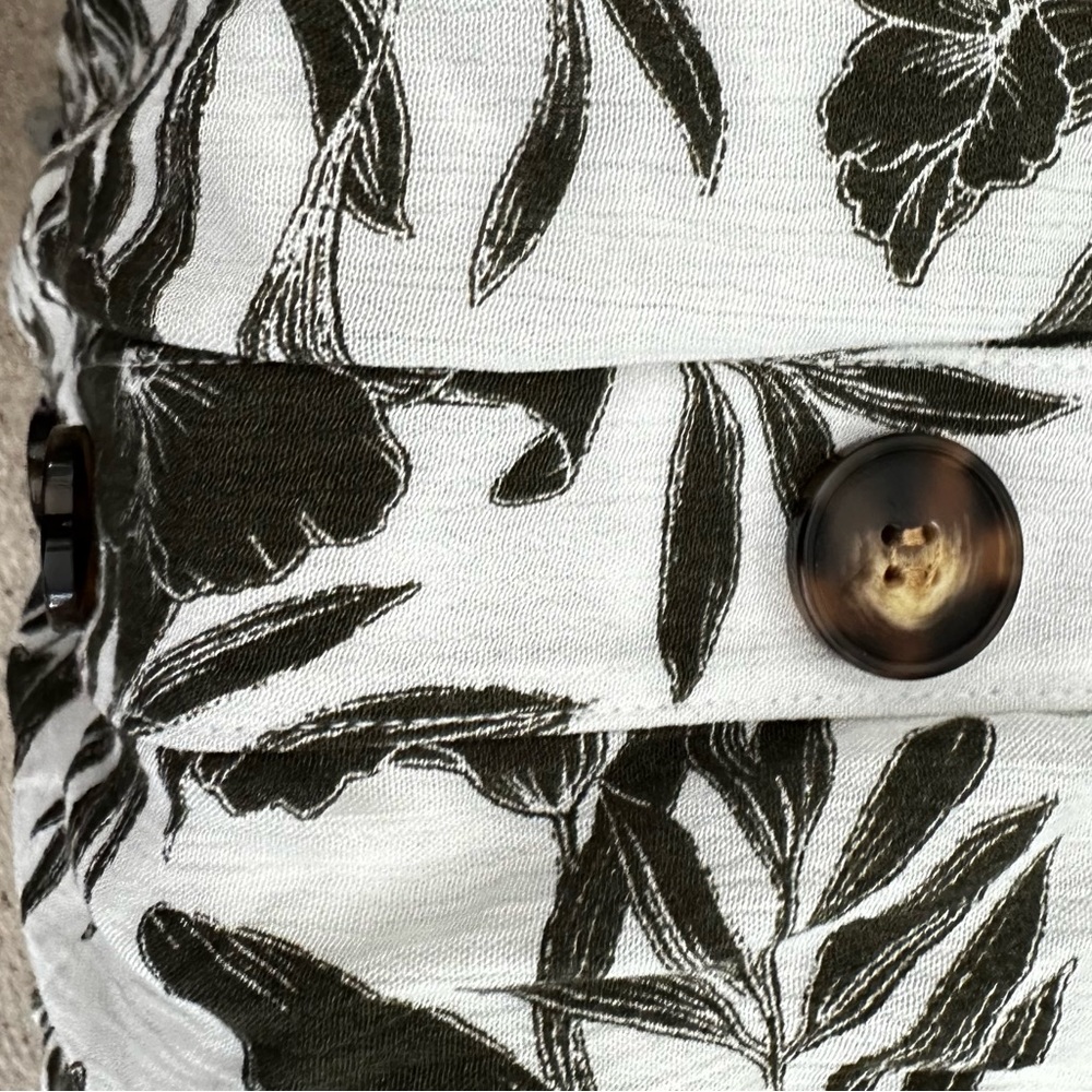 Apt 9 skirt - Picture 3 of 6